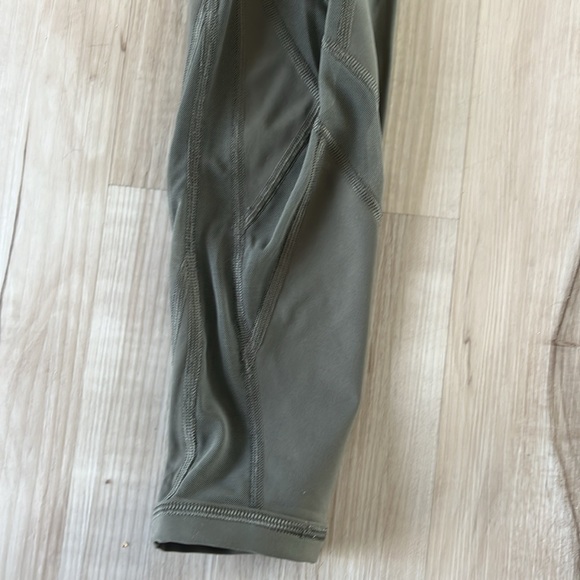 Lululemon High Waisted Legging - Picture 2 of 6